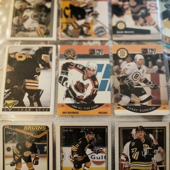Boston Bruins Lot of 30